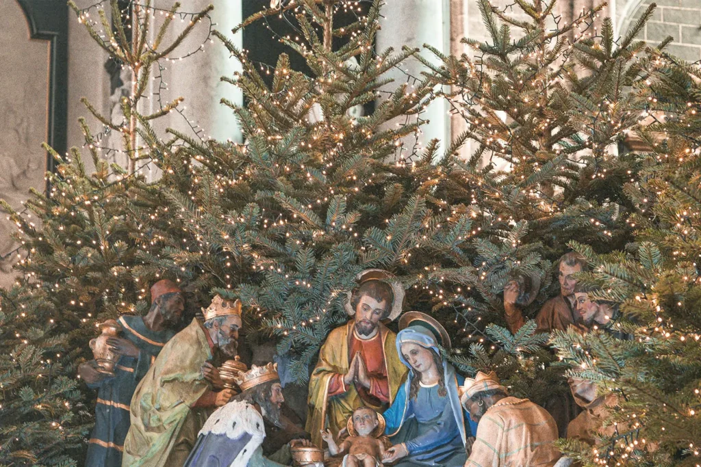 photo of the birth of jesus