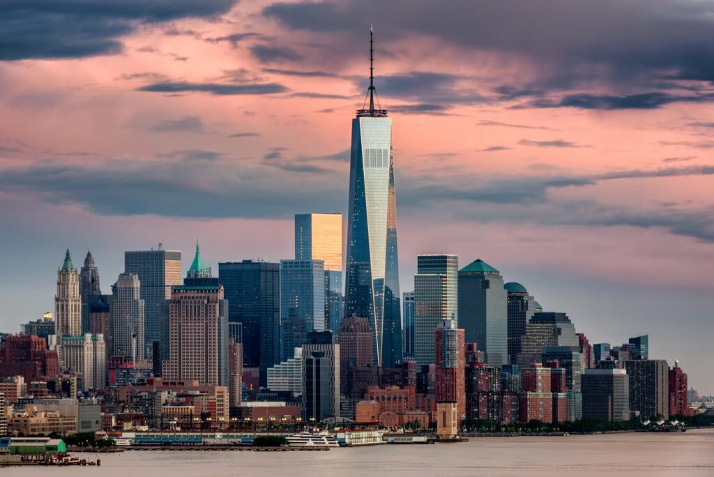 An image of One World Trade Center in the New York City skyline