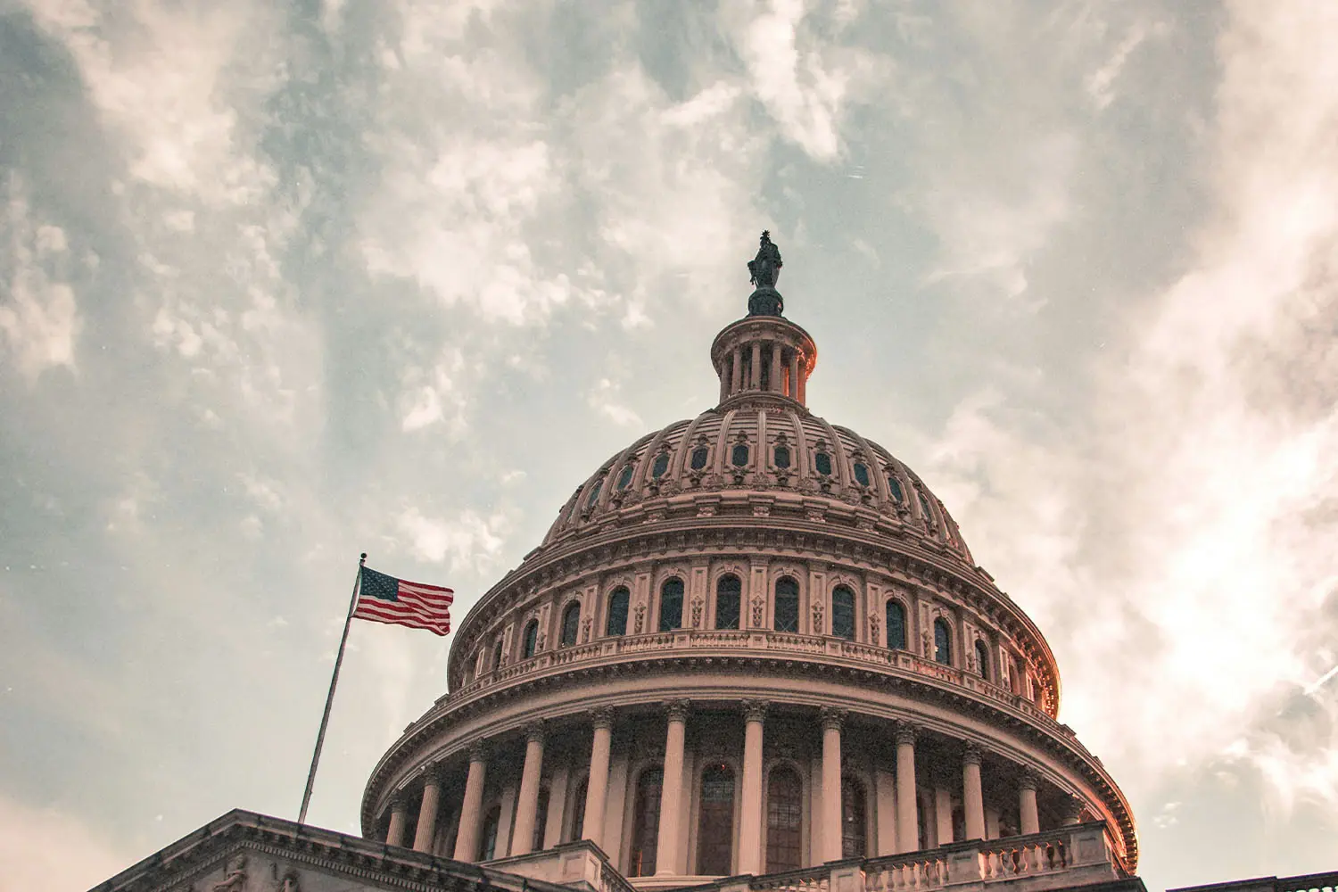 Dome on top of the White House with American flag